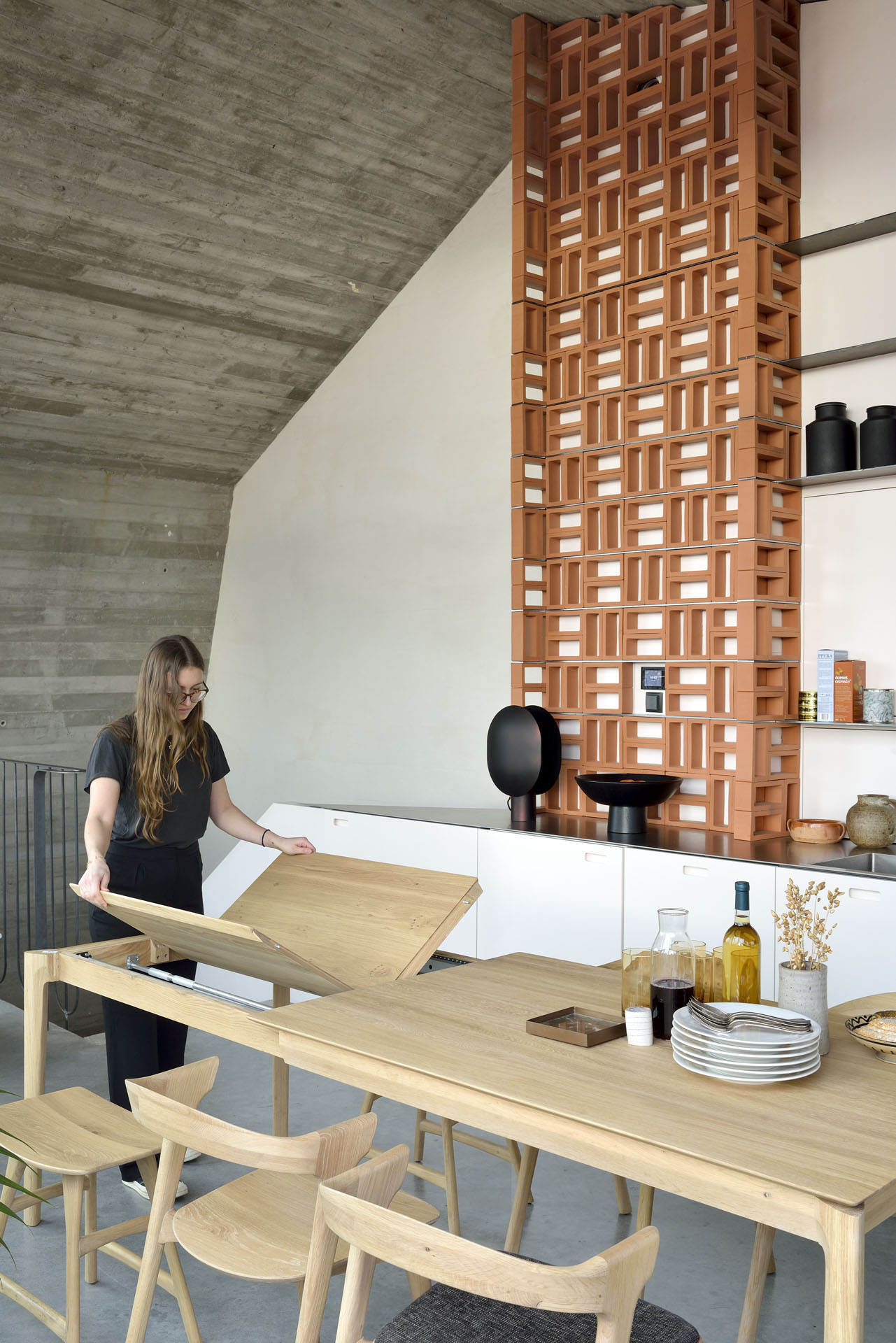 51502 51503 51504 Oak Bok extendable dining table WEB 02