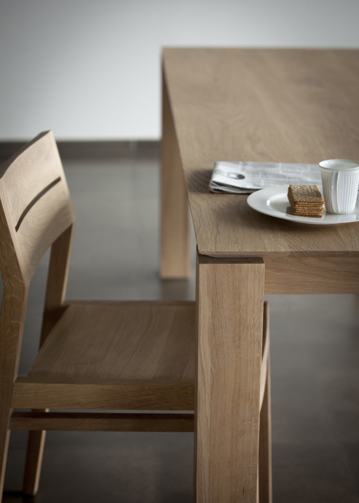 50571 Oak Slice dining table 50657 Oak EX1 dining chair detail 2