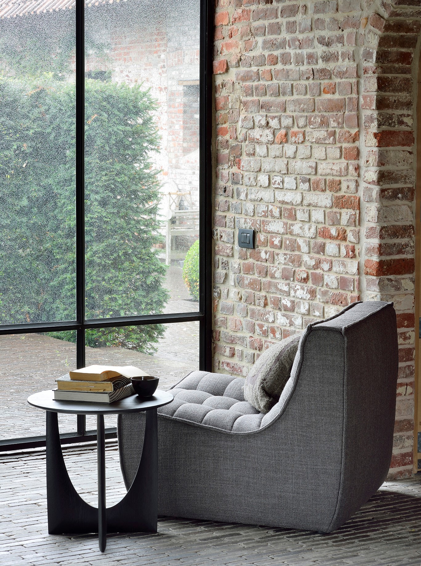 20232 N701 sofa grey 50536 Geometric side table black vertical 2